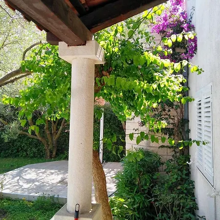 아파트 With Swimming Pool Mavarstica - Ciovo - 2053 트로기르