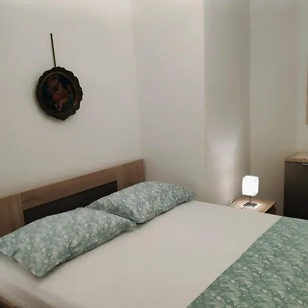 Apartament With Swimming Pool Mavarstica - Ciovo - 2053 *