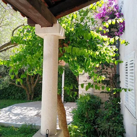 Apartament With Swimming Pool Mavarstica - Ciovo - 2053 *