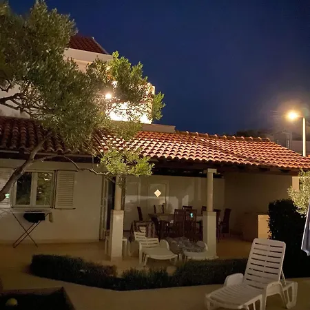 Apartament With Swimming Pool Mavarstica - Ciovo - 2053 *