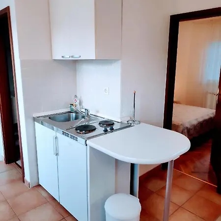 شقة With Swimming Pool Mavarstica - Ciovo - 2053 *