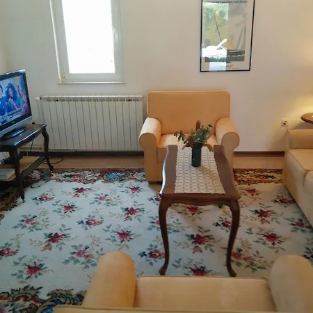 דירה With Swimming Pool Mavarstica, Ciovo - 2053 טרוגיר