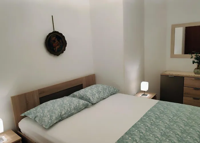 公寓 With Swimming Pool Mavarstica - Ciovo - 2053 *