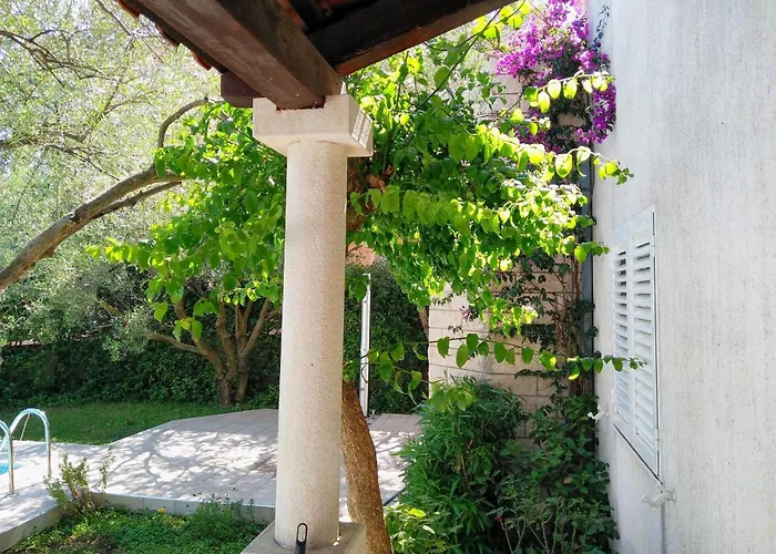 Apartament With Swimming Pool Mavarstica - Ciovo - 2053 *